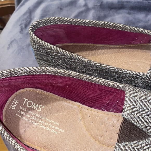 Women’s Toms shoes size 10🦩🌻 - Picture 9 of 11
